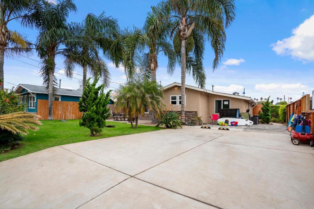 Oceanside Rocks Family Vacation Home Exterior photo