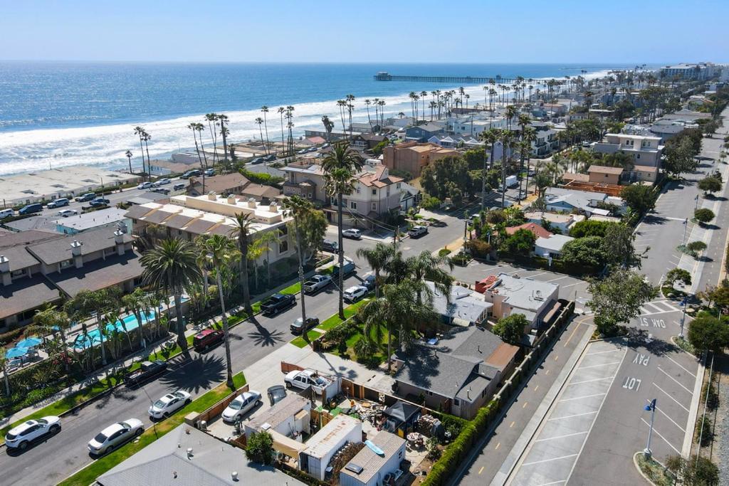 Oceanside Rocks Family Vacation Home Exterior photo