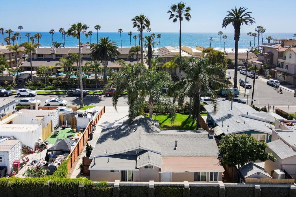 Oceanside Rocks Family Vacation Home Exterior photo