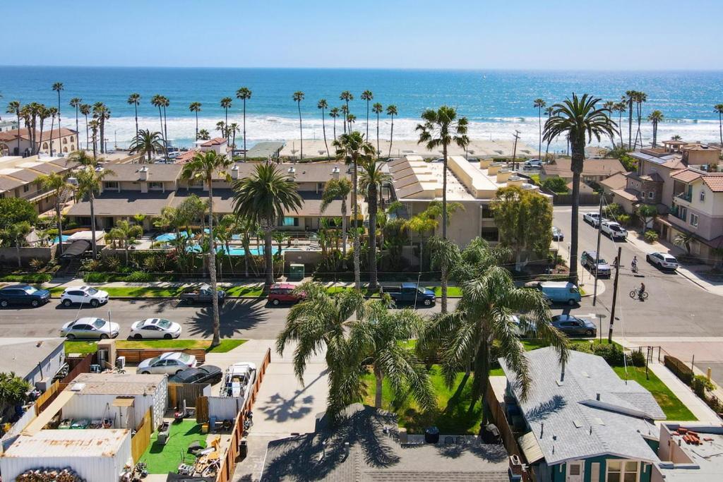 Oceanside Rocks Family Vacation Home Exterior photo